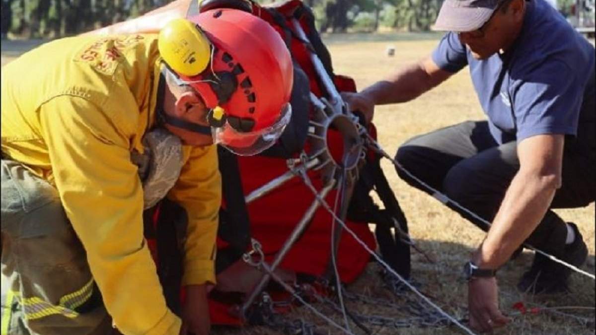 Brigadistas trabajan en el combate del incendio en Valle Magdalena. Fuente: (Facebook)
