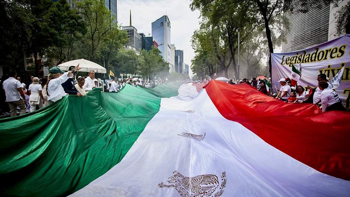 Protestas contra la reforma judicial en las inmediaciones del Senado