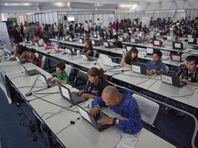 Los desafíos y tensiones de la comunicación desde la mitad del mundo