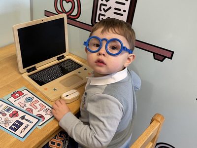 Él es Teddy, el niño de cuatro años que sabe contar hasta 100 en seis idiomas