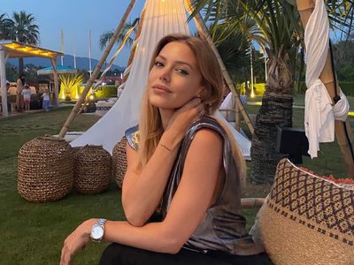 Desbordan amor: la romántica postal de Evangelina Anderson y Martín Demichelis a orillas del mar