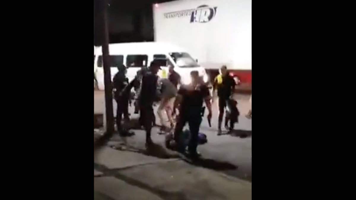Uno de los videos que muestran la golpiza