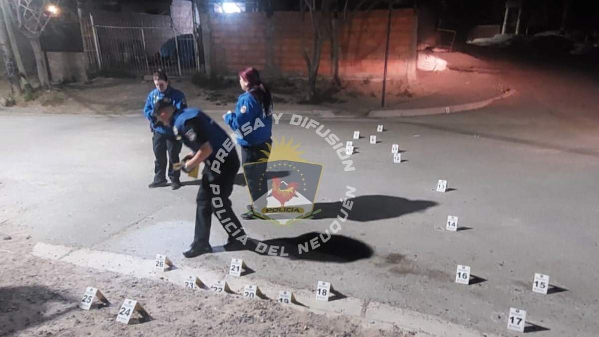 Criminalística levantó las 42 vainas servidas. Fuente (Policía de Neuquén)