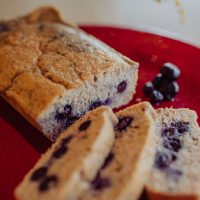 Budín de arándanos con 15 cucharadas: delicioso y perfecto para preparar este finde