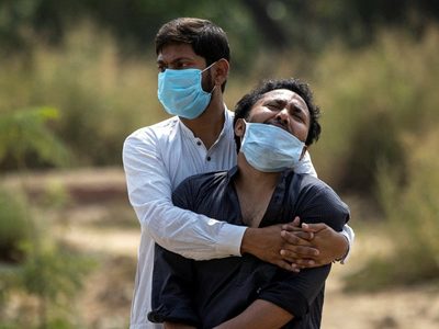 Desesperación en India: el Gobierno no sabe cómo controlar la crisis sanitaria