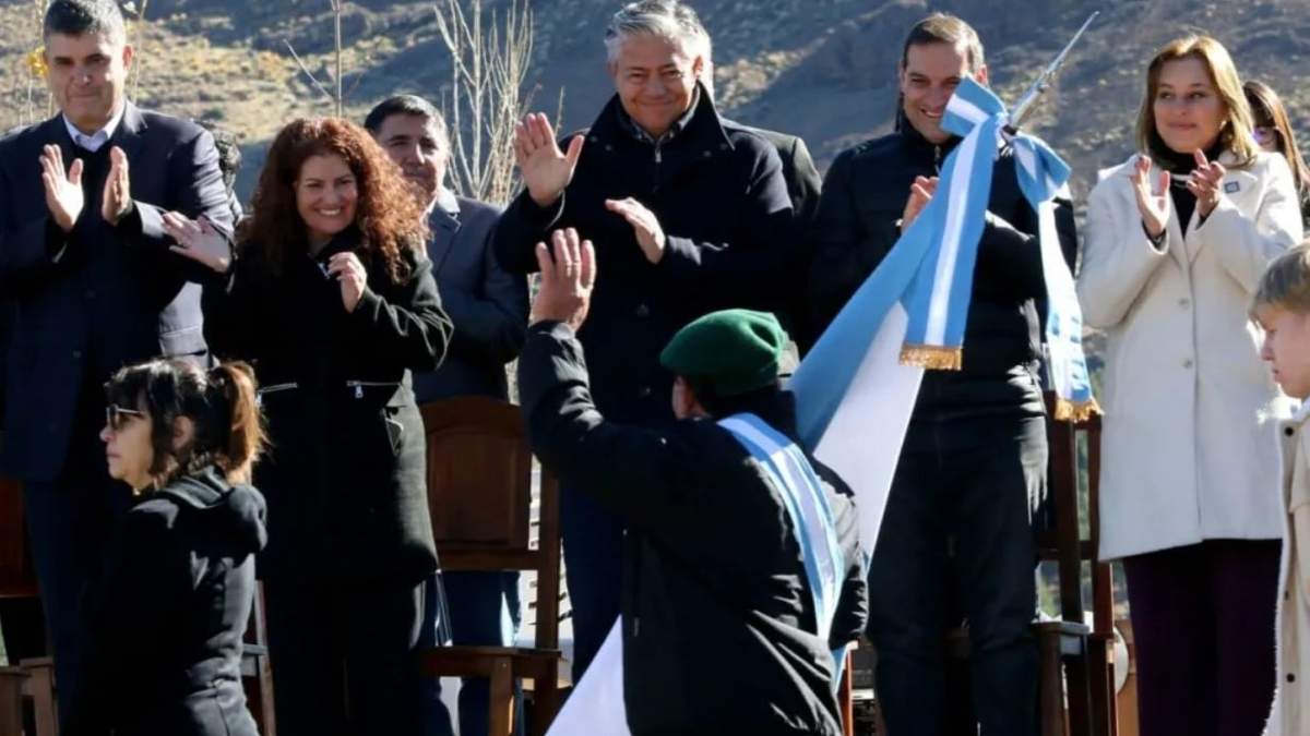 El gobernador realizó los anuncios de inversiones en el aniversario de El Cholar. Fuente: (Gobierno de Neuquén)