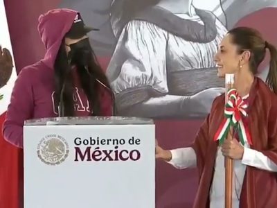 María Elena Ríos irrumpe evento de Sheinbaum; acusa a Salomón Jara de tener nexos con su agresor