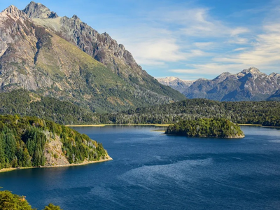 Río Negro despliega su magia invernal: nieve, mar y paisajes únicos de cordillera a costa