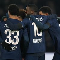 PSG vence 2-1 a París FC en el derbi de la capital francesa después de derrota de Marsella en casa