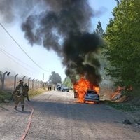 Encontraron un cadáver dentro de un auto en llamas en Neuquén