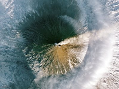 Entra en erupción un segundo volcán en el este de Rusia tras el terremoto de magnitud 8.8