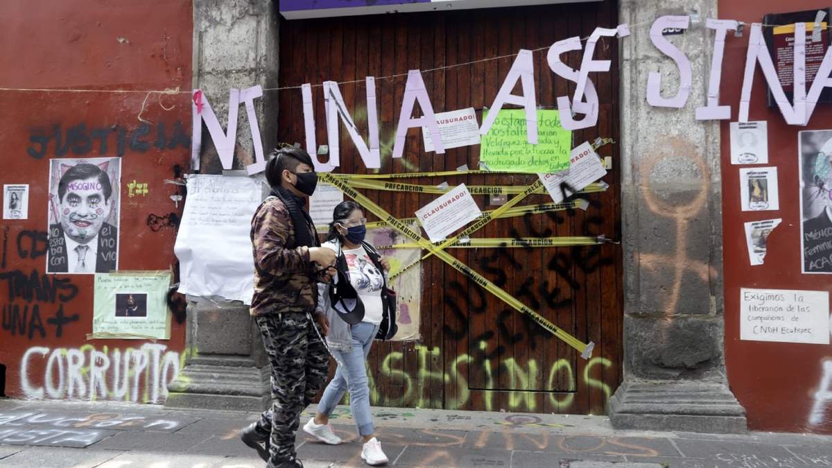 Un grupo de feministas tomó la sede de la CDH en Puebla