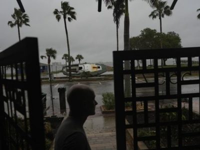 Aumentan a cuatro los muertos por el azote del huracán 'Milton' en Florida