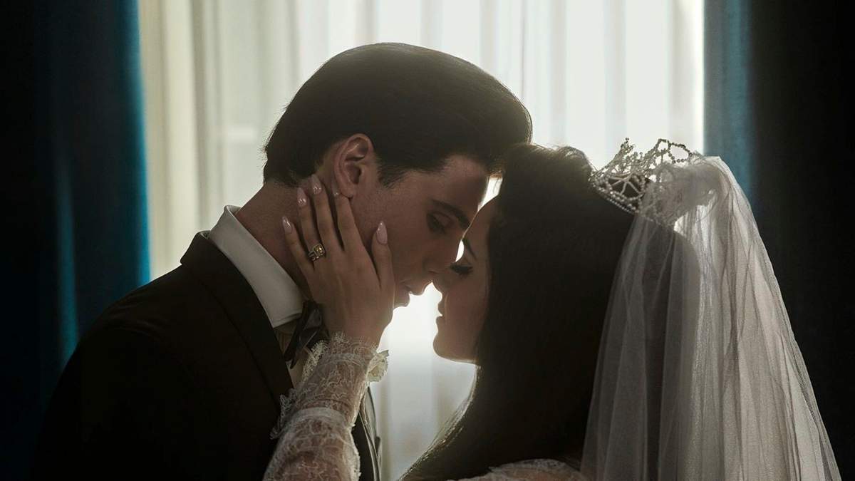 Jacob Elordi como Elvis y Cailee Spaeny como Priscilla en una escena de "Priscilla"