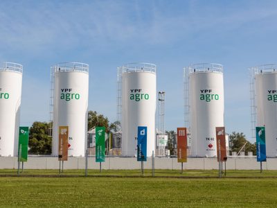 Medida estratégica: YPF vende la mitad de YPF Agro para financiar su expansión en Vaca Muerta