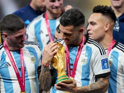 Lo quiere convencer: Leandro Paredes busca que este campeón del mundo juegue en Boca