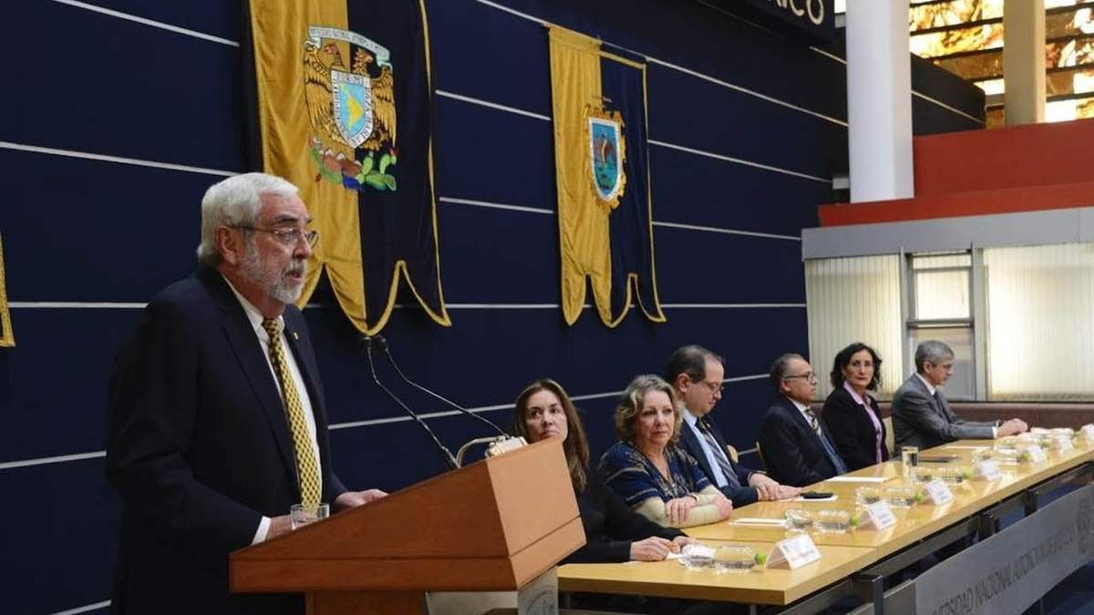 “En los tiempos por venir es posible que sigamos escuchando voces que quisieran moldear, a su manera, la forma en que la Universidad Nacional toma decisiones y se gobierna a sí misma”, alertó el rector