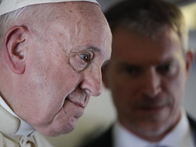 El 'Papa negro” reconoce que hay una lucha alrededor de Francisco