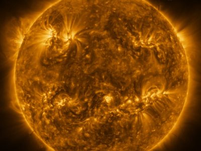 Científicos encuentran explicación del incremento de temperatura en la corona solar