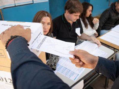 ¿Qué sanciones están previstas para las autoridades de mesa que se ausenten en las elecciones 2023?