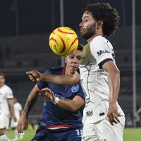 Pumas y Cruz Azul empatan 0-0 en el estadio Olímpico Universitario