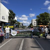 Agricultores de Culiacán bloquean carreteras; exigen mejores precios de garantía