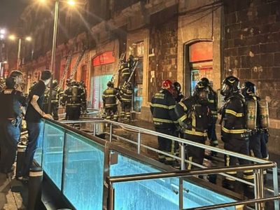 Incendio consume productos chinos de una bodega del Centro Histórico (Video)