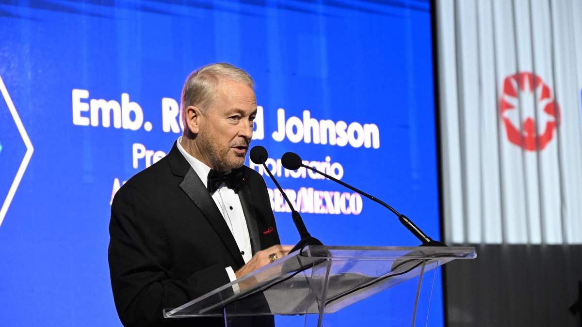 El embajador de EU en México, Ronald Johnson