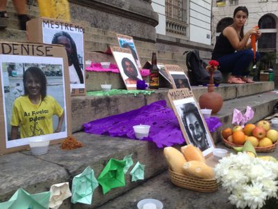 Con ofrenda mexicana, recuerdan a activistas asesinados en Río de Janeiro