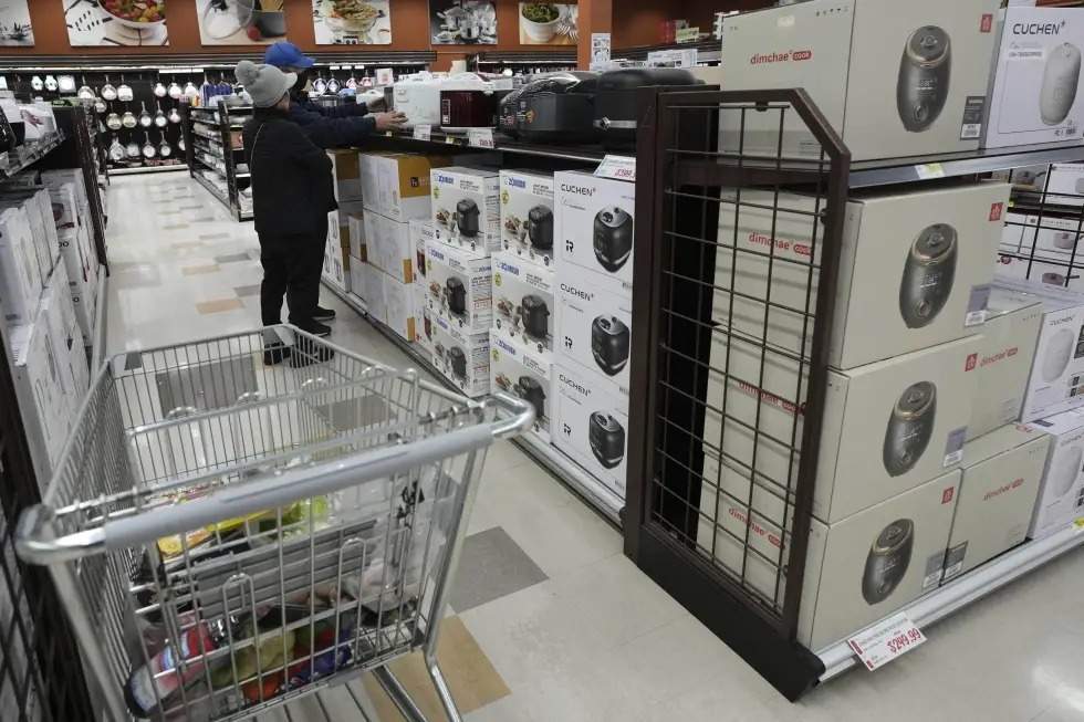 Artefactos de cocina importados de Japón y Corea del Sur en una tienda H Mart en Niles, Illinois, el 3 de abril del 2025.