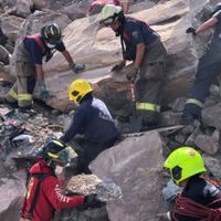Hallan restos humanos en el derrumbe en el Cerro del Chiquihuite