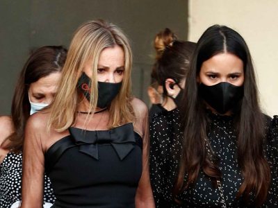 Conmovedor: Carolina Monje sostenía con gran "fuerza" la mano de la madre de Álex Lequio