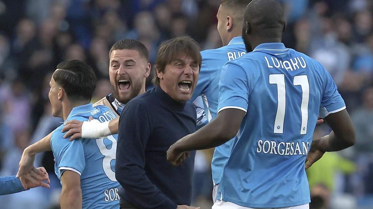 Napoli mantiene la presión sobre el líder de la Serie A, el Inter, y vence 2-1 a la Fiorentina