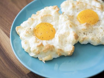 Huevos Nube, la más fácil y atractiva receta para el desayuno