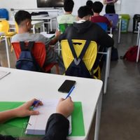 Santa Fe avanza en la prohibición de celulares en las escuelas primarias de la provincia