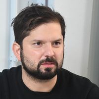 El candidato a presidente de Chile, Gabriel Boric, fue agredido durante su visita a un penal