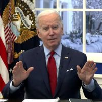 Biden prohibirá inversiones y financiamiento de estadunidenses en Rusia