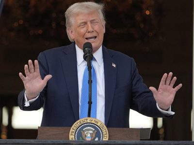 Trump anuncia prohibición total de viajes a EU para personas de 12 países y parcial para otros siete