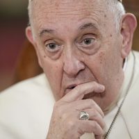 Ser homosexual es un pecado, no un delito: Papa Francisco