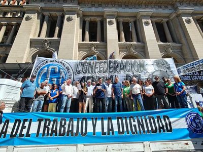 La CGT se presentó en Tribunales y pidió que la reforma laboral sea declarada inconstitucional