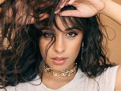 Camila Cabello se pasó de bando y nos dejó boquiabiertos con el primer plano... ¡OMG!