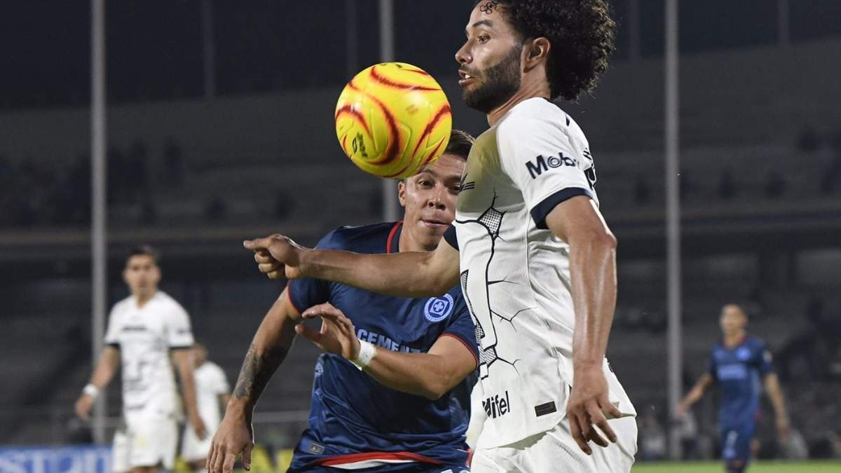 Los Pumas vs Cruz Azul en el estadio Olímpico Universitario