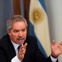 Felipe Solá dirá qué va a pasar con los argentinos varados en el exterior