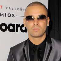 ¡Festejo doble! Wisin se volvió a casar durante el Año Nuevo ¡Viva el amor!