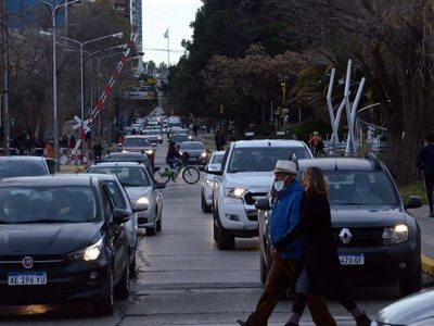 Investigadores universitarios piden a las autoridades restringir la circulación por dos semanas