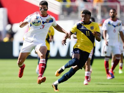 Venezuela remonta y vence 2-1 a Ecuador en la Copa América. Enner Valencia expulsado