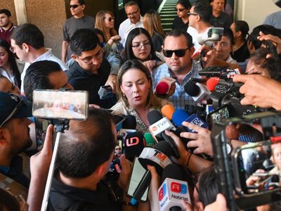 Yeraldine Bonilla evade hablar sobre ausencia de Eneyda Rocha en evento del DIF Sinaloa