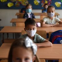 La pandemia se agrava y afecta más a los chicos: 320 millones de estudiantes sin clases presenciales