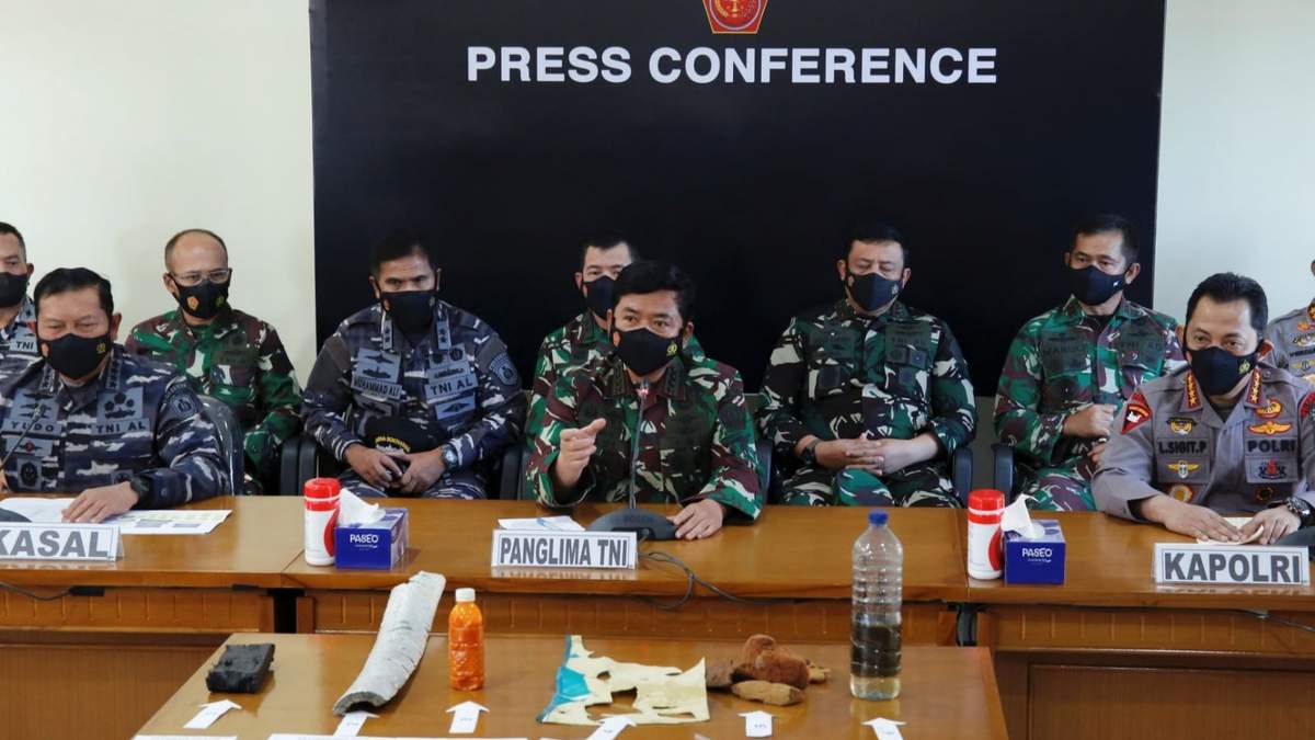 Rueda de prensa del Ejército de Indonesia. Fuente: (Twitter)