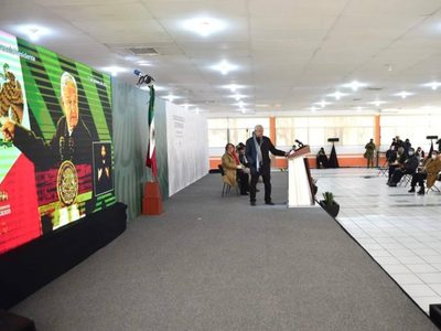 AMLO niega amenaza contra Reforma; fue cuestionamiento por meterse con la familia